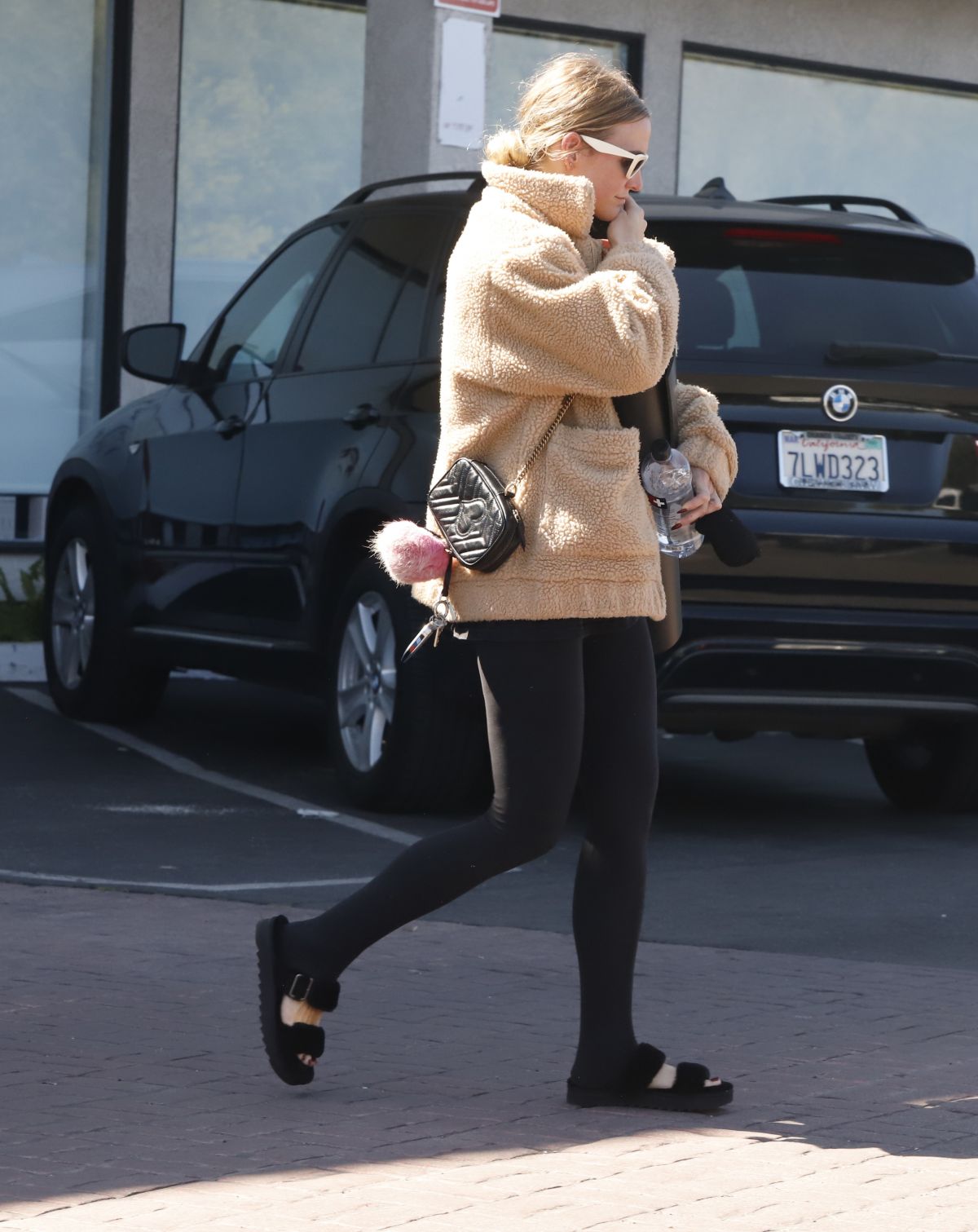 Ashlee Simpson – Arriving at yoga class in Los Angeles