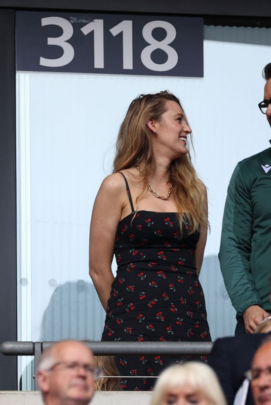 BLAKE LIVELY and Ryan Reynolds at Bromley v Wrexham – Buildbase FA Trophy Final in London 05/22/2022