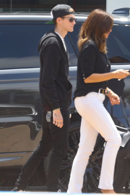 CINDY CRAWFORD Out and About Malibu 04/05/2022
