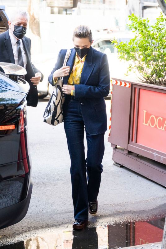 ELIZABETH OLSEN Arrives at Good Morning America in New York 05/05/2022