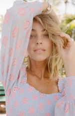 ELIZABETH TURNER - Instagram Photos 05/10/2022