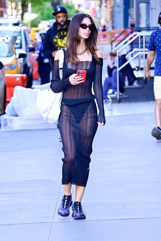 EMILY RATAJKOWSKI Out and About in New York 05/18/2022