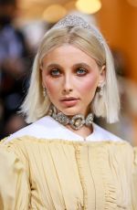 EMMA CHAMBERLAIN at Met Gala Celebrating In America: An Anthology of Fashion in New York 05/02/2022