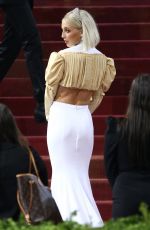 EMMA CHAMBERLAIN at Met Gala Celebrating In America: An Anthology of Fashion in New York 05/02/2022