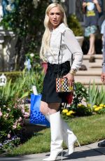 GWEN STEFANI Leaves Her Parent