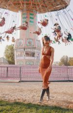 HELEN OWEN - Instagram Photos 05/16/2022