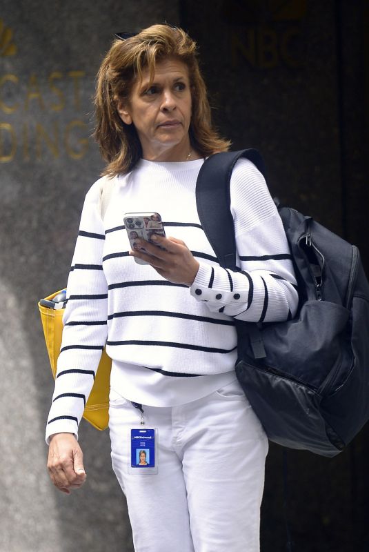 HODA KOTB Waiting for Uber in New York 05/16/2022
