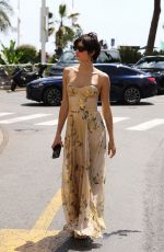 ISABELI FONTANA Arrives at Hotel Martinez in Cannes 05/25/2022