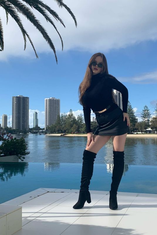 ISABELLA ARDLEY - Instagram Photos 05/11/2022