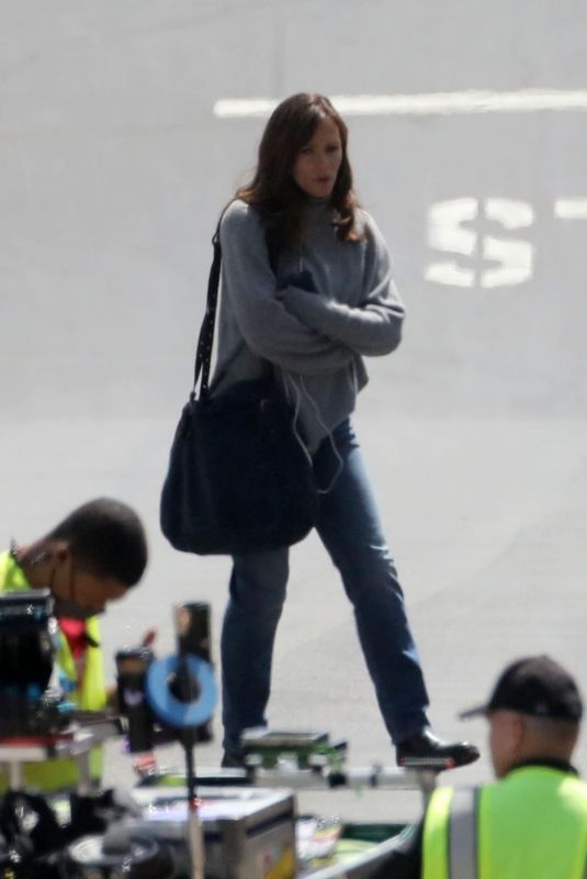 JENNIFER GARNER on the Set of The Last Thing He Told Me in San Pedro 05/09/2022