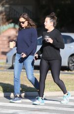 JENNIFER GARNER Out for Coffee with a Friend in Brenwtood 05/12/2022