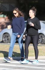 JENNIFER GARNER Out for Coffee with a Friend in Brenwtood 05/12/2022