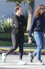 JENNIFER GARNER Out for Coffee with a Friend in Brenwtood 05/12/2022