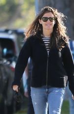 JENNIFER GARNER Out in Brentwood 05/10/2022