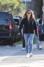 JENNIFER GARNER Out in Brentwood 05/10/2022