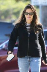 JENNIFER GARNER Out in Brentwood 05/10/2022