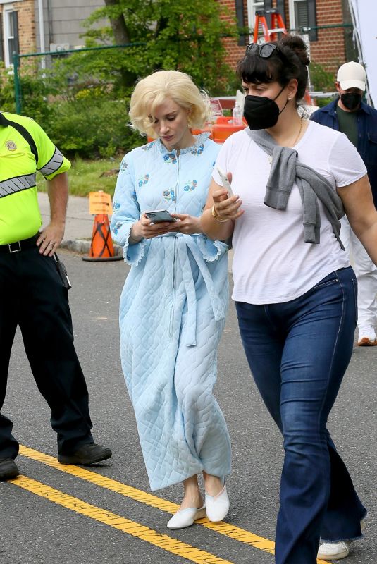 JESSICA CHASTAIN on the Set of Mothers