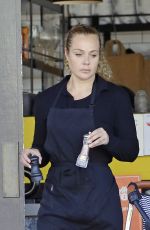 JESSICA MARAIS Works as a Waitress at a Cafe in Sydney 05/07/2022