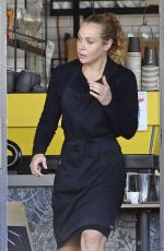 JESSICA MARAIS Works as a Waitress at a Cafe in Sydney 05/07/2022