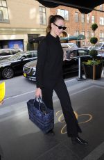 KARLIE KLOSS Arrives at Carlyle Hotel in New York 05/01/2022