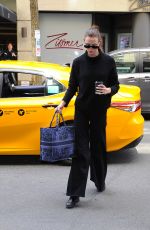 KARLIE KLOSS Arrives at Carlyle Hotel in New York 05/01/2022