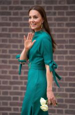 KATE MIDDLETON Presents Queen Elizabeth II Award for British Design in London 05/04/2022