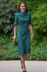 KATE MIDDLETON Presents Queen Elizabeth II Award for British Design in London 05/04/2022