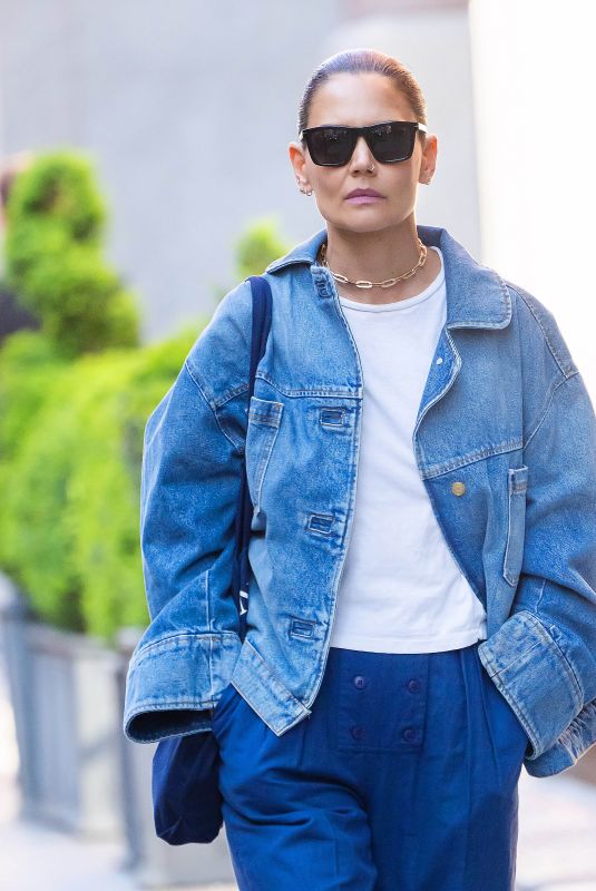 KATIE HOLMES Out in New York 04/29/2022