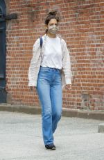 KATIE HOLMES Out in New York 05/25/2022