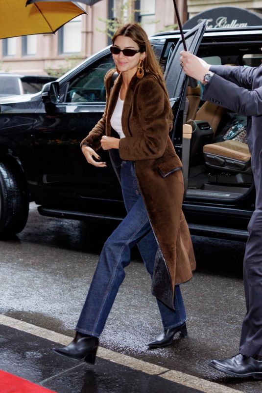 KENDALL JENNER Arrives at Carlyle Hotel in New York 05/02/2022