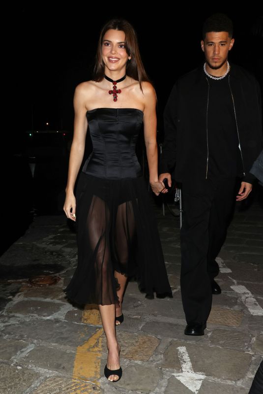 KENDALL JENNER Arrives at Ristorante Puny in Portofino 05/20/2022