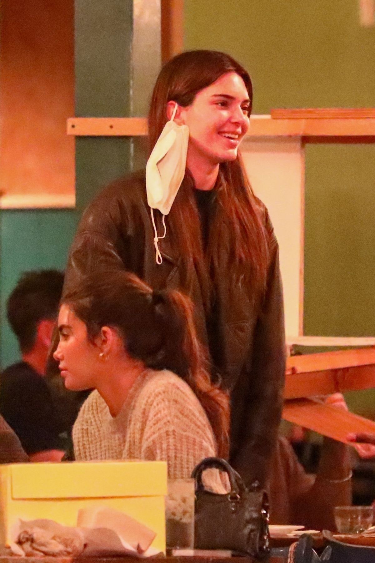 kendall-jenner-out-for-dinner-at-escuela