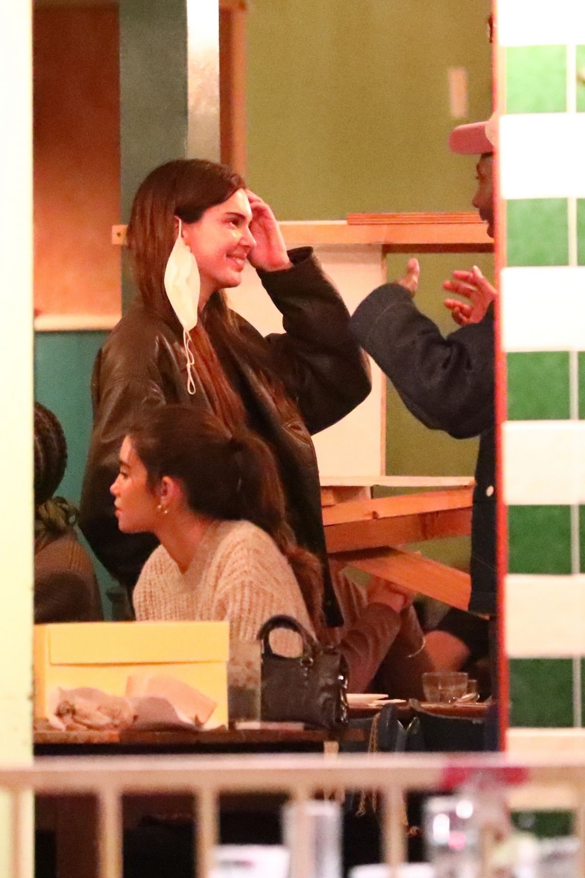 kendall-jenner-out-for-dinner-at-escuela