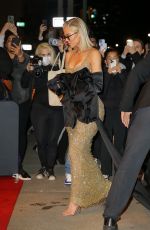 KHLOE KARDASHIAN Arrives at Ritz Carlton Hotel in New York 05/02/2022