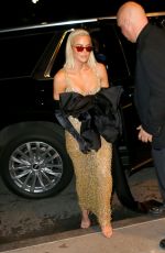 KHLOE KARDASHIAN Arrives at Ritz Carlton Hotel in New York 05/02/2022