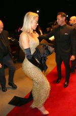KHLOE KARDASHIAN Arrives at Ritz Carlton Hotel in New York 05/02/2022