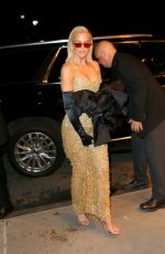 KHLOE KARDASHIAN Arrives at Ritz Carlton Hotel in New York 05/02/2022