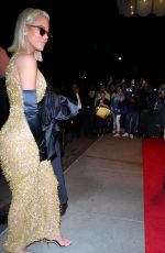 KHLOE KARDASHIAN Arrives at Ritz Carlton Hotel in New York 05/02/2022