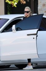 KHLOE KARDASHIAN Out in Los Angeles 05/04/2022