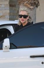 KHLOE KARDASHIAN Out in Los Angeles 05/04/2022