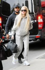 KHLOE KARDASHIAN Out in New York 05/01/2022