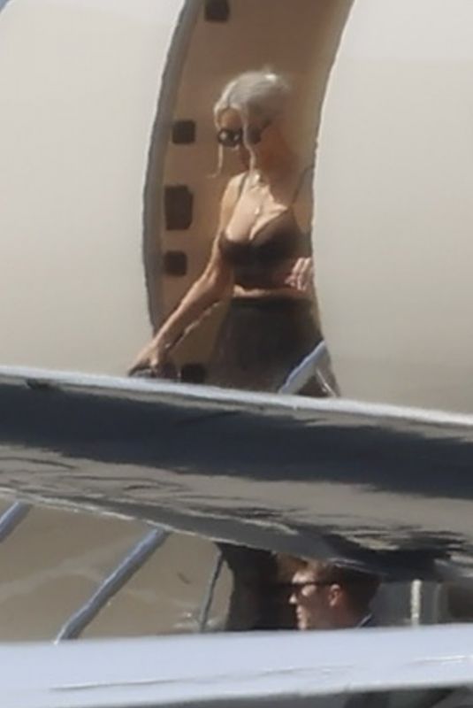 KIM KARDASHIAN Arrives Back in Los Angeles 05/23/2022