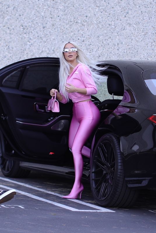 KIM KARDASHIAN Leaves a Skims Photoshoot on Hollywood Blvd 05/28/2022