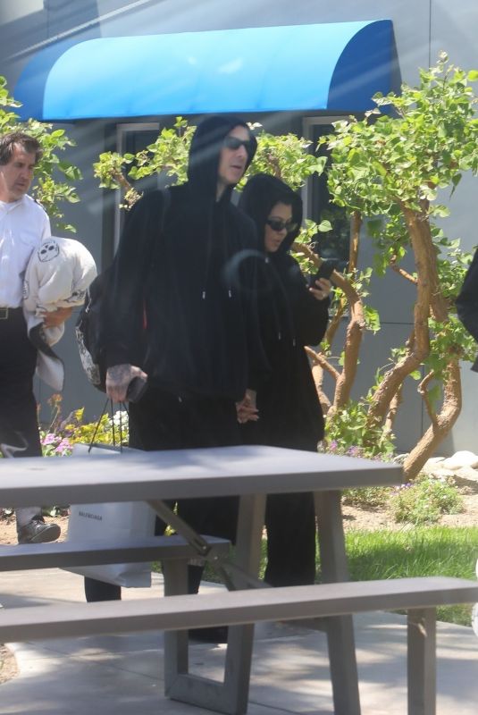 KOURTNEY KARDASHIAN and Travis Barker Arrives in Los Angeles 05/27/2022