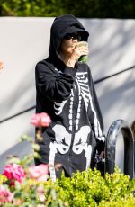 KOURTNEY KARDASHIAN Out for Smoothie from Sunlife Organics in Calabasas 05/16/2022