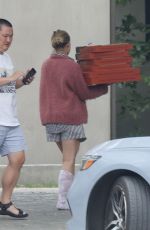 KRISTEN BELL Gets a Bunch of Pizzas Delivered to Her House in Los Angeles 05/28/2022