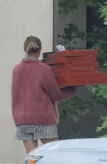 KRISTEN BELL Gets a Bunch of Pizzas Delivered to Her House in Los Angeles 05/28/2022