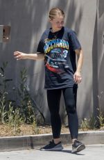 KRISTEN BELL Returns Her Home in Los Feliz 05/15/2022