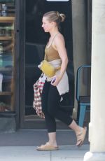 KRISTEN BELL Shopping at MC Call