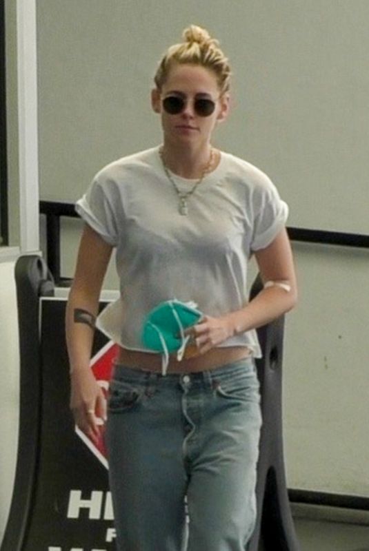 KRISTEN STEWART Arrives at Medical Building in Beverly Hills 05/18/2022